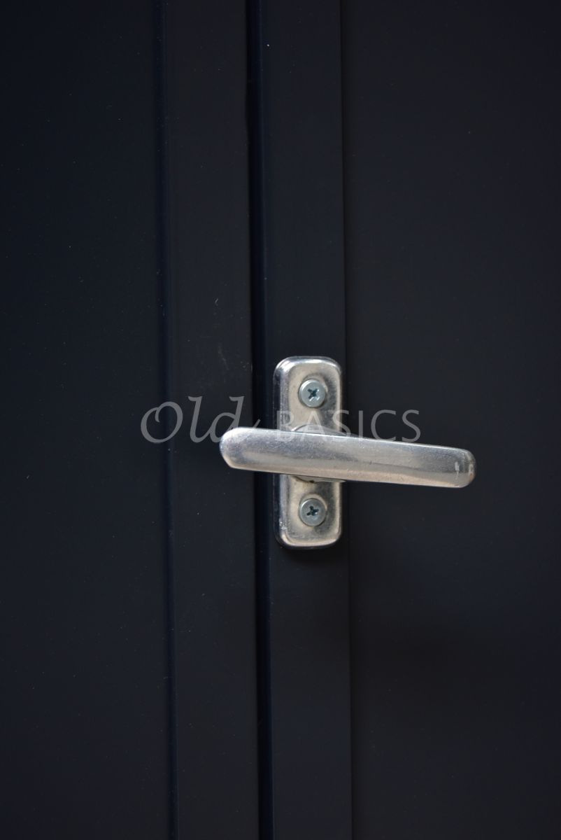 Detail van Apothekerskast Demi, 2 deuren, RAL7021, zwart, grijs, materiaal staal